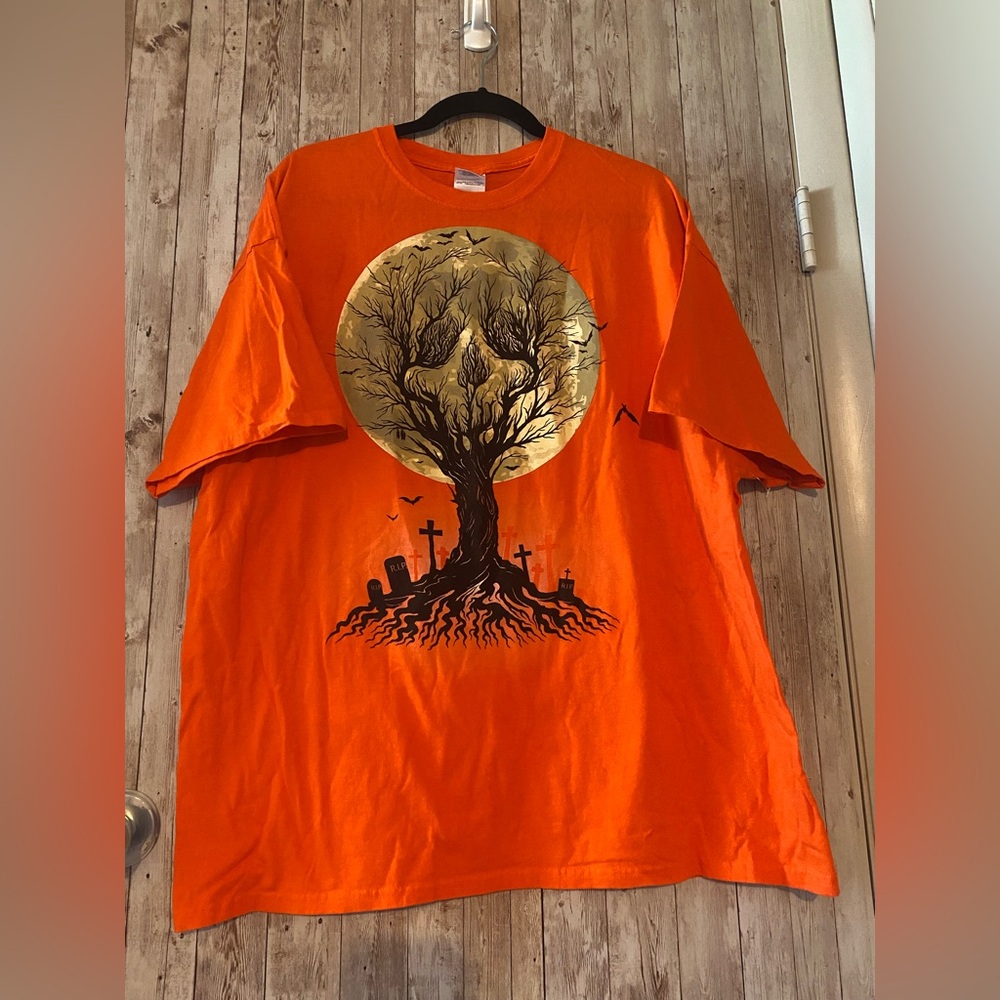 Halloween spooky T-shirt size 2XL XXL bright orange graveyard Gildan bats moon